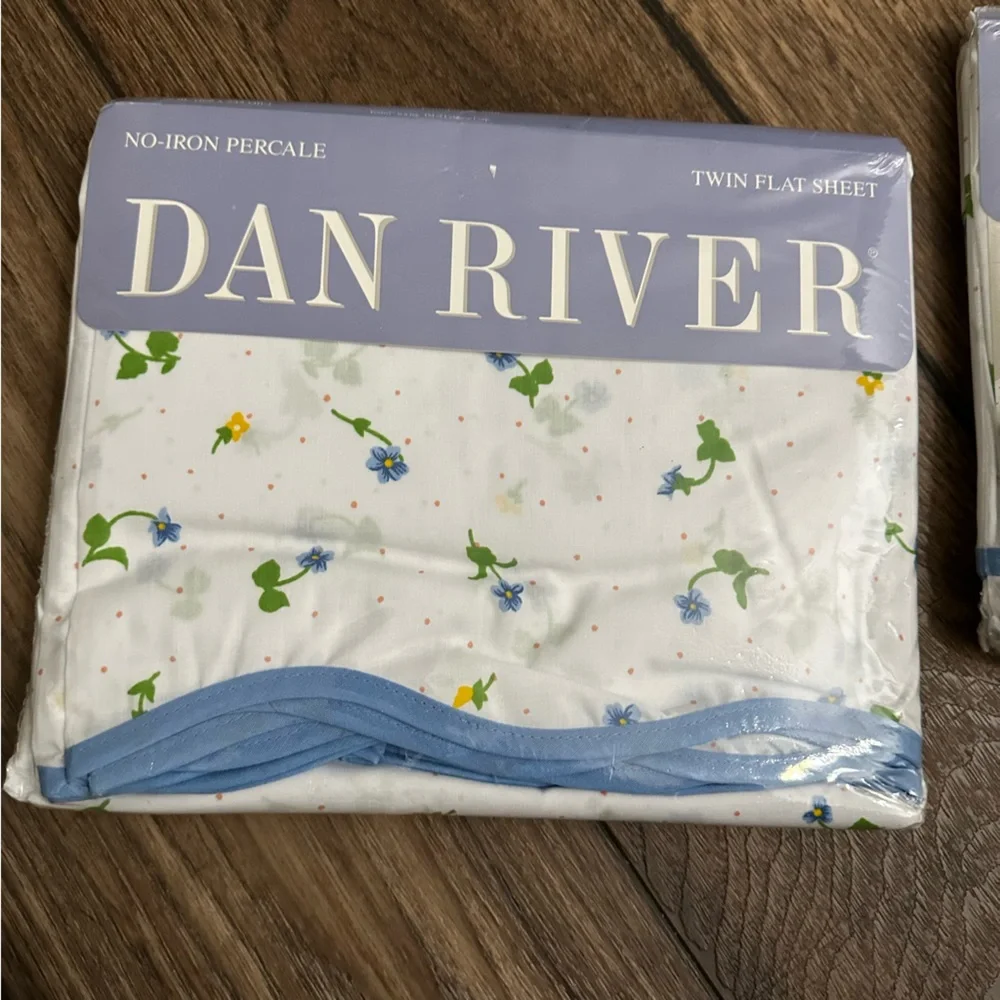 Vintage 1987 Dan River Kristen Pair Of Twin Flat Sheets Blue Floral